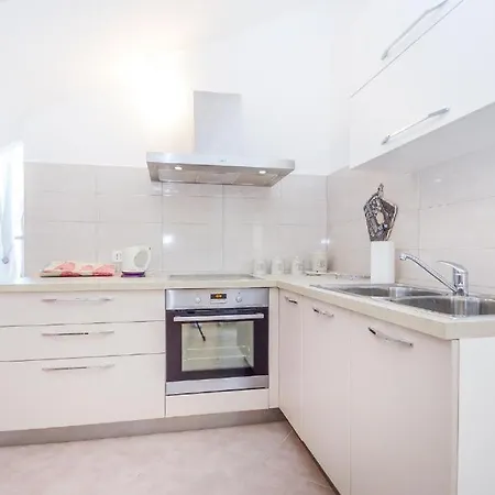 Ivano Apartment *
